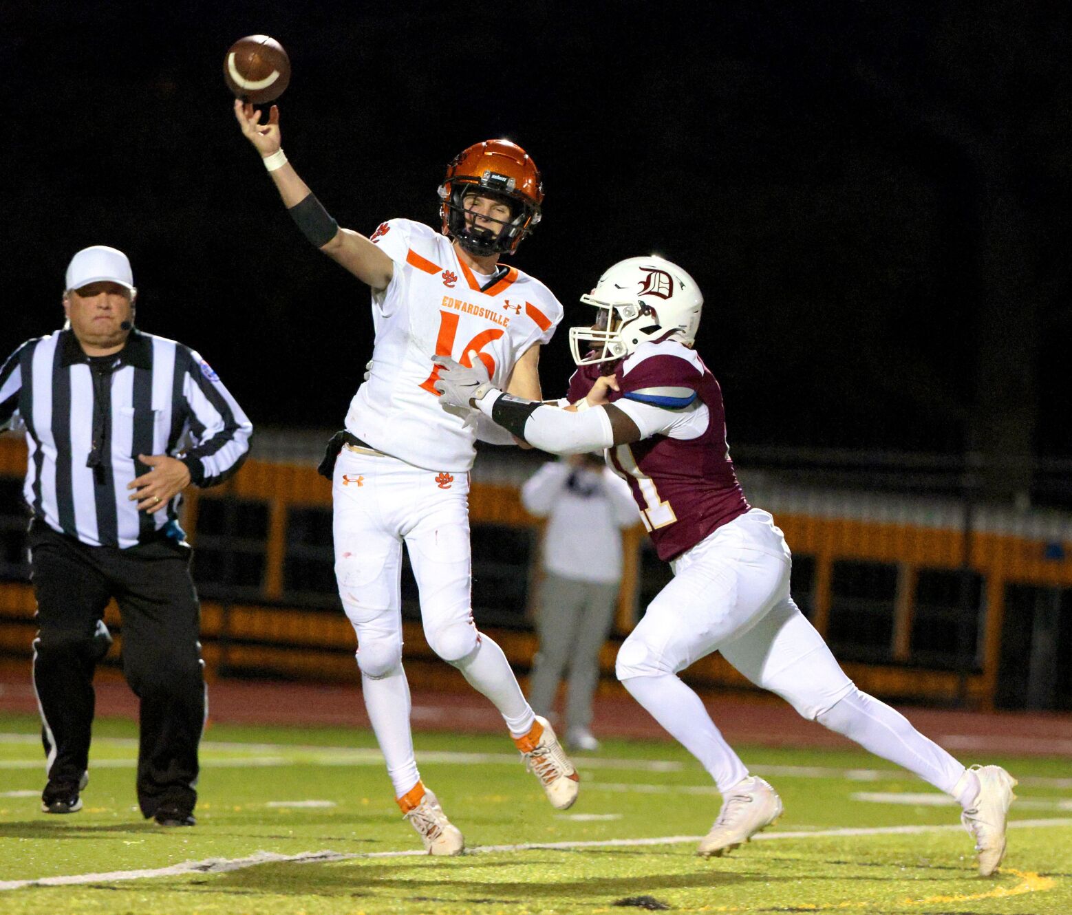 DeSmet stifles Edwardsville 30-15